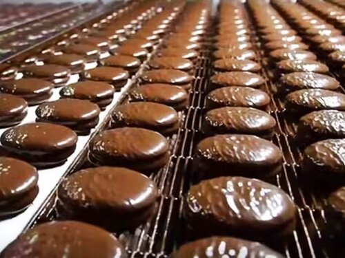 metal conveyor belts for chocolate coating
