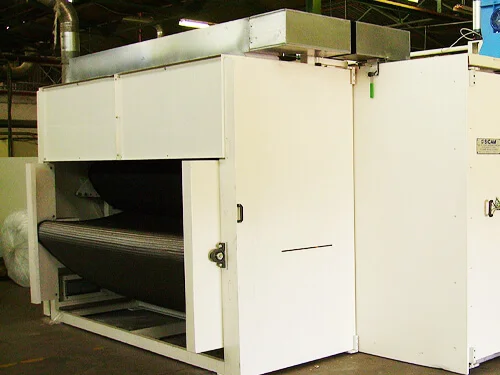 Cinta transportadora de alambre plano utilizada para horno de termoadhesión de fieltro con doble transportador.