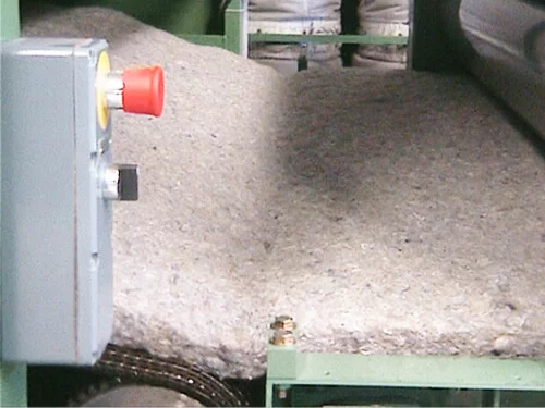 Cinta transportadora de alambre plano utilizada para horno de termoadhesión de fieltro con doble transportador.